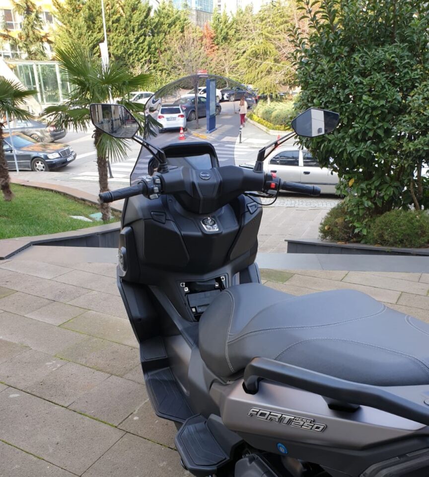 MOTOCAM RKS Fort 250 Ön Cam 2023-2026 Model 74cm Füme Renkli 4mm UZUN