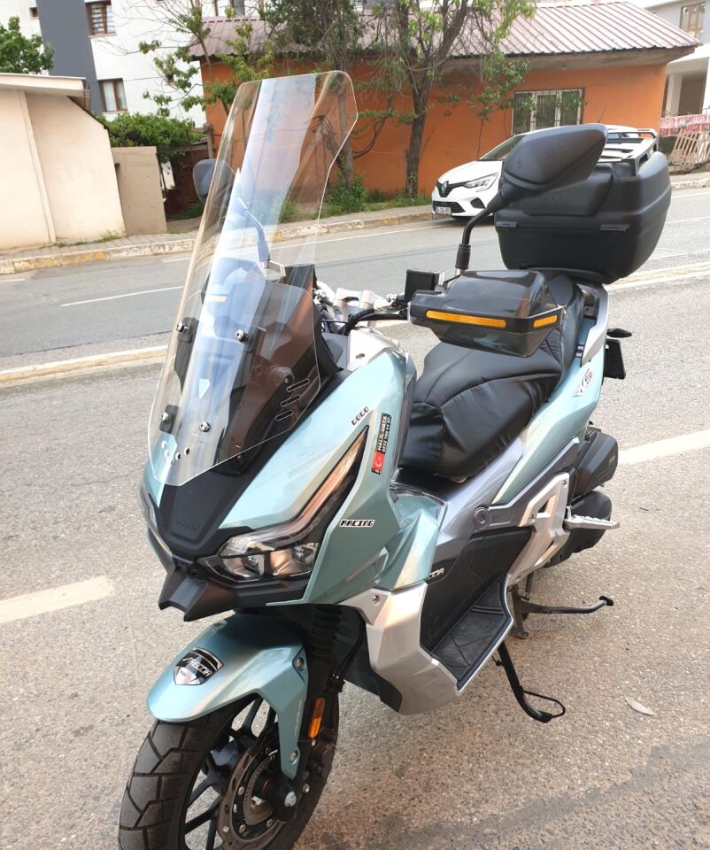 MOTOCAM RKS Freccia Ön Cam 2022-2026 Model 65cm Şeffaf Renkli 4mm ORTA BOYLU