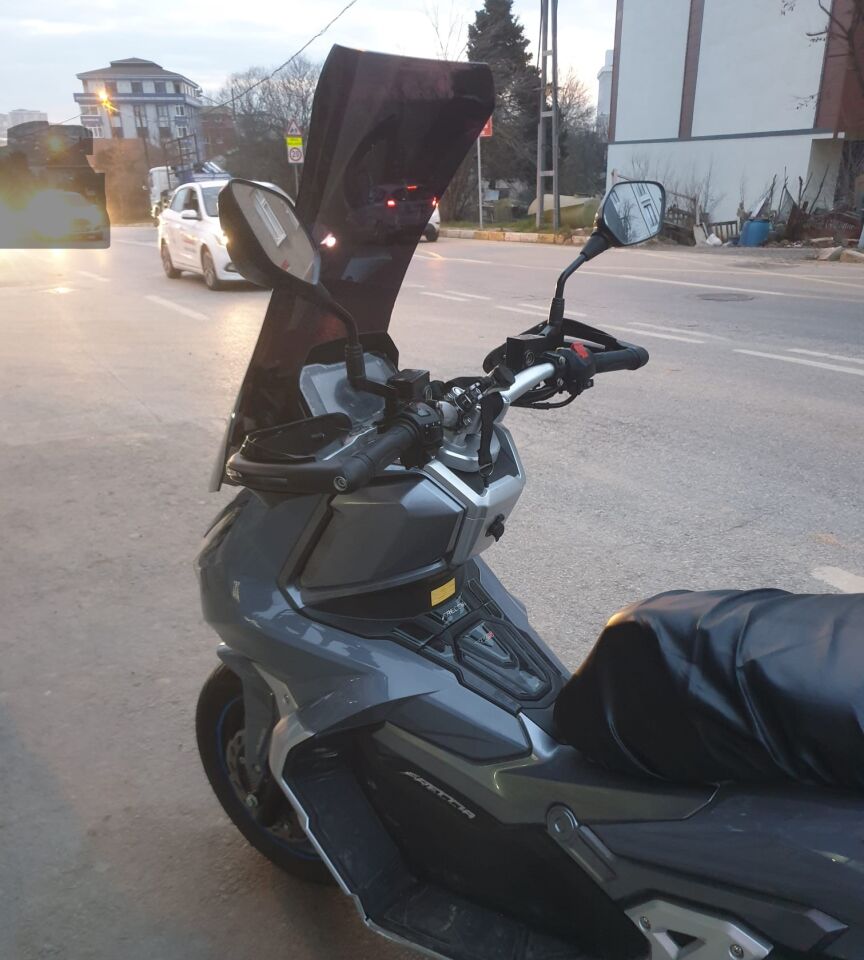 MOTOCAM RKS Freccia Ön Cam 2022-2026 Model 75cm Alt Geniş Siyah Renkli 4mm UZUN