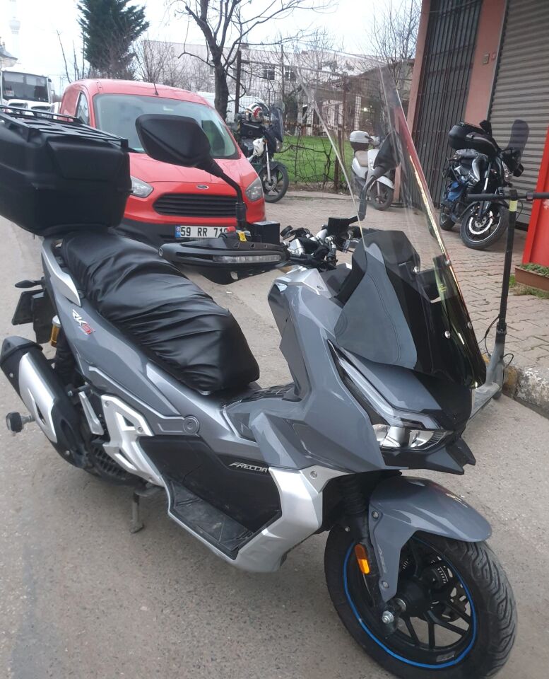 MOTOCAM RKS Freccia Ön Cam 2022-2026 Model 75cm Alt Geniş Şeffaf Renkli 4mm UZUN