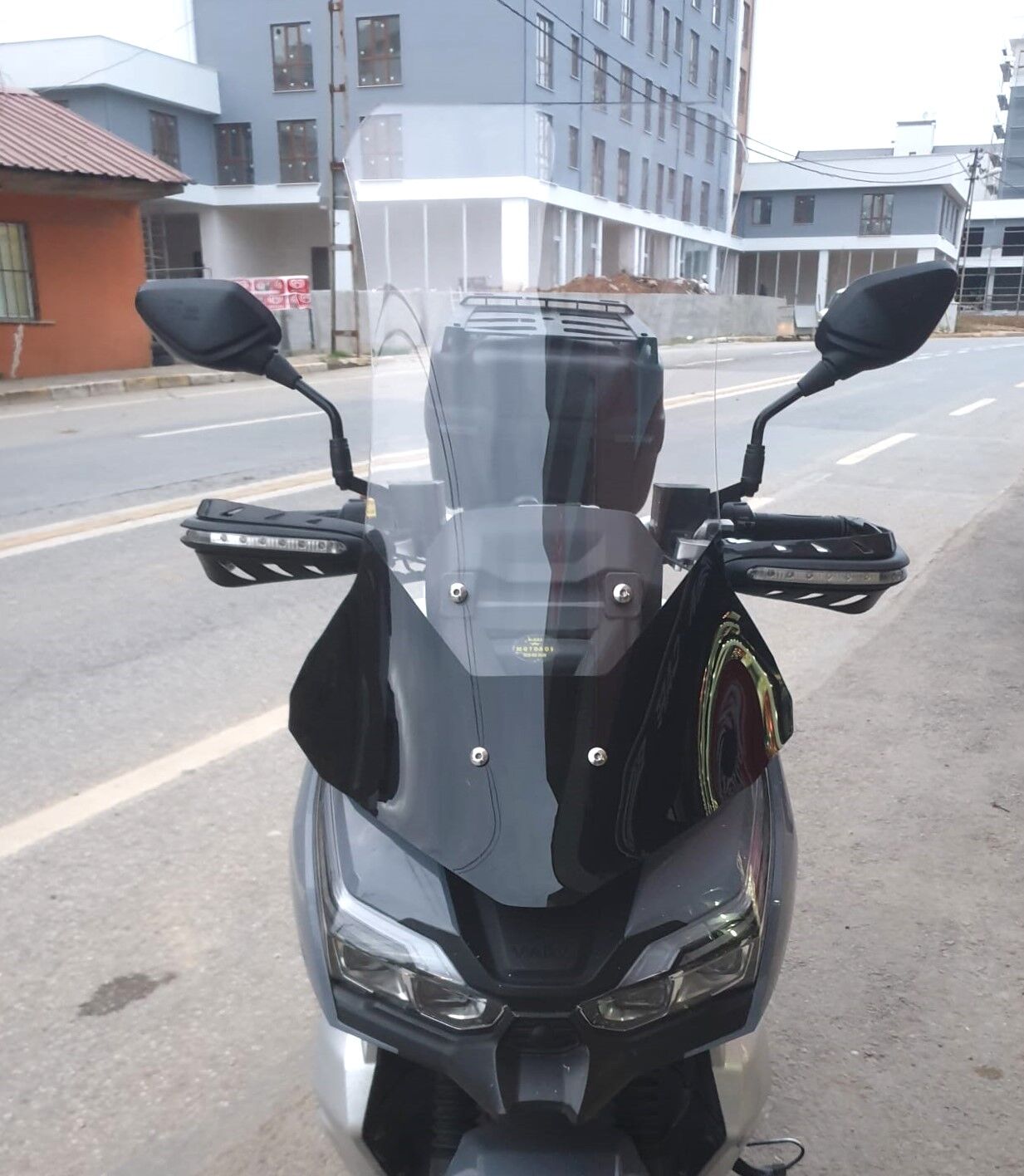 MOTOCAM RKS Freccia Ön Cam 2022-2026 Model 75cm Alt Geniş Şeffaf Renkli 4mm UZUN