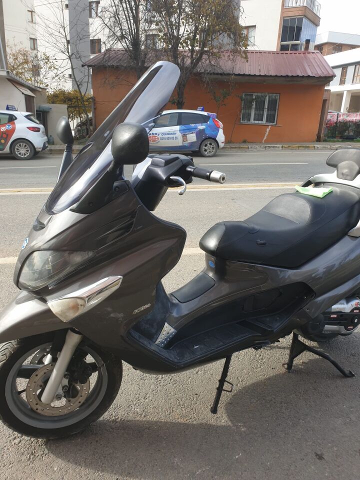 MOTOCAM Piaggio X Evo 400 Ön Cam 2008-2016 Model 58cm Füme Renkli 4mm ORİJİNAL BOYLU