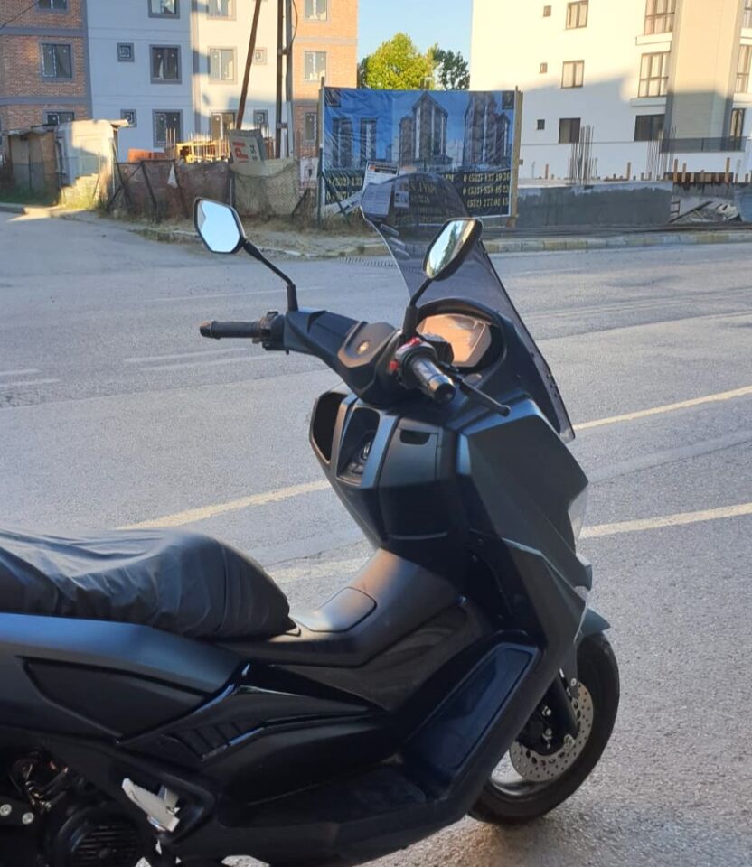 MOTOCAM RKS Grace 202 Ön Cam 2022-2026 Model 65cm Füme Renkli 4mm ORTA BOYLU