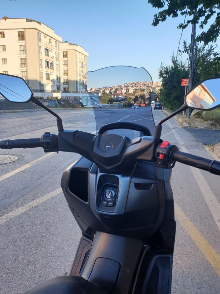 MOTOCAM RKS Grace 202 Ön Cam 2022-2026 Model 65cm Füme Renkli 4mm ORTA BOYLU