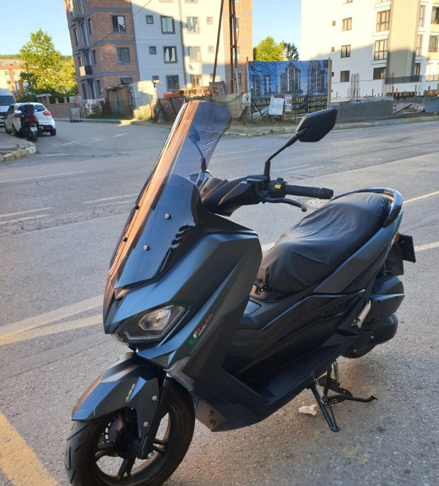 MOTOCAM RKS Grace 202 Ön Cam 2022-2026 Model 65cm Füme Renkli 4mm ORTA BOYLU