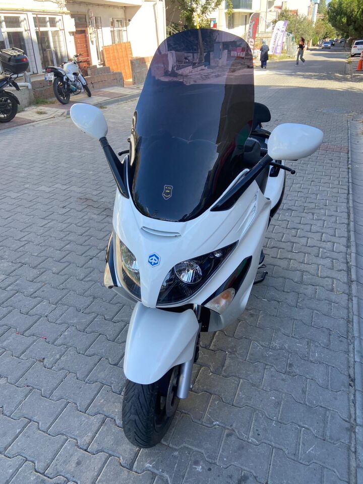 MOTOCAM Piaggio X Evo 400 Ön Cam 2008-2016 Model 58cm Siyah Renkli 4mm ORİJİNAL BOYLU