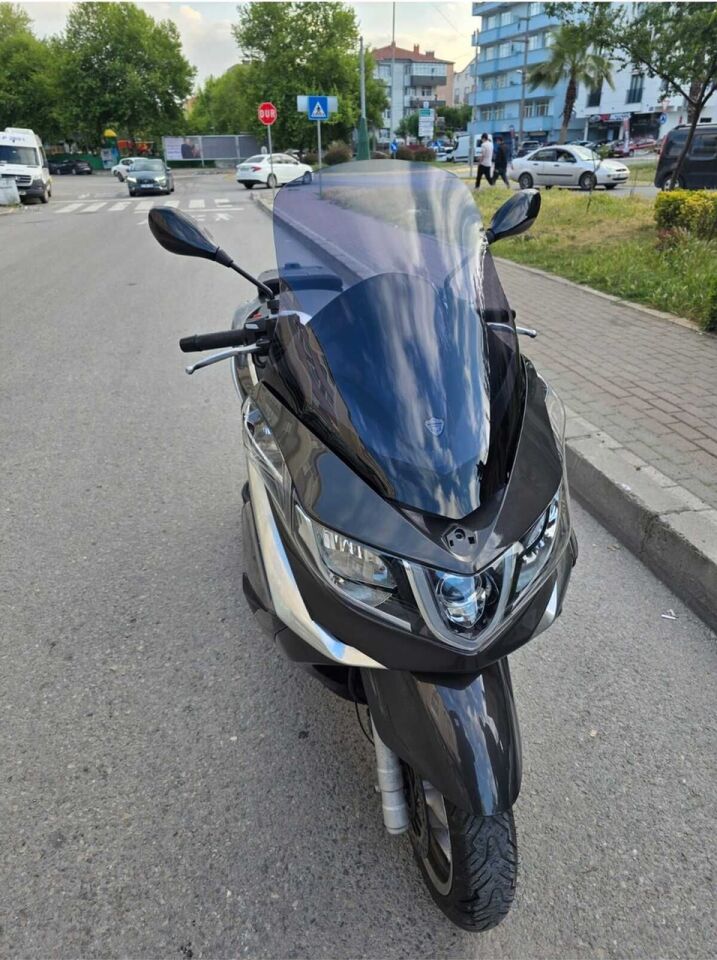 MOTOCAM Piaggio X10 350 Ön Cam 2011-2017 Model 73cm Füme Renkli 4mm