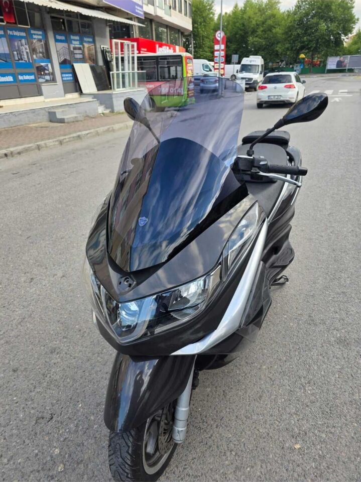 MOTOCAM Piaggio X10 350 Ön Cam 2011-2017 Model 73cm Füme Renkli 4mm