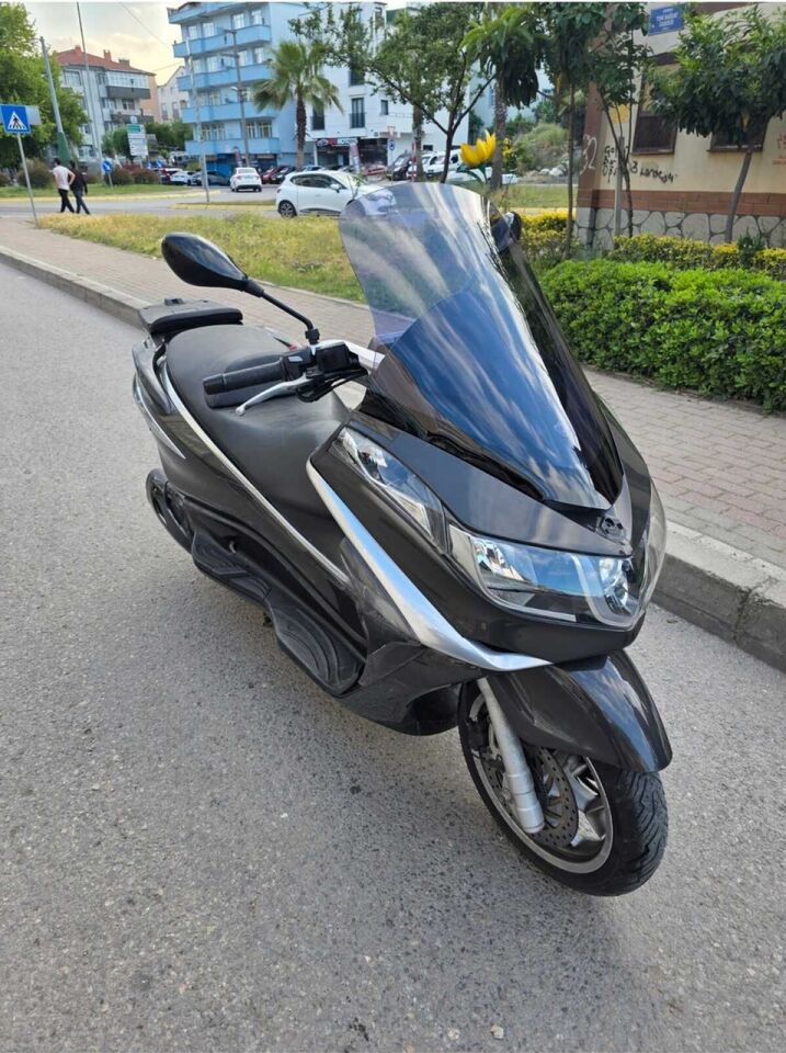 MOTOCAM Piaggio X10 350 Ön Cam 2011-2017 Model 73cm Füme Renkli 4mm