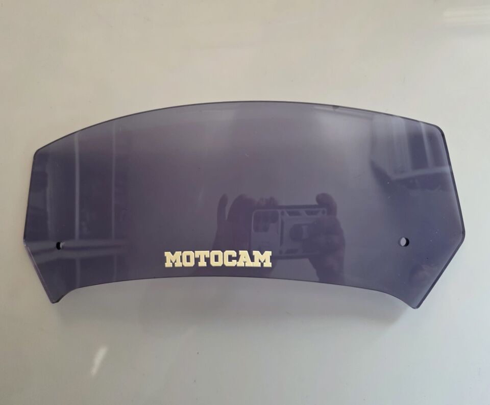 MOTOCAM Rüzgar Saptırıcı Deflektör Camı 1 Delikli 32x12cm Füme Renkli   (APARATSIZDIR)