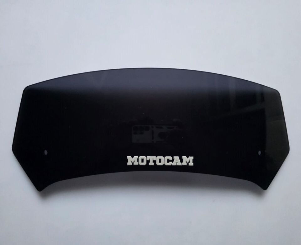MOTOCAM Rüzgar Saptırıcı Deflektör Camı 1 Delikli 32x12cm Siyah Renkli   (APARATSIZDIR)
