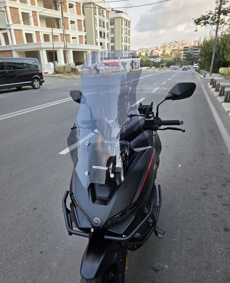 MOTOCAM RKS Lince 125 Ön Cam 2021-2026 Model 65cm Füme Renkli 4mm ORTA BOYLU
