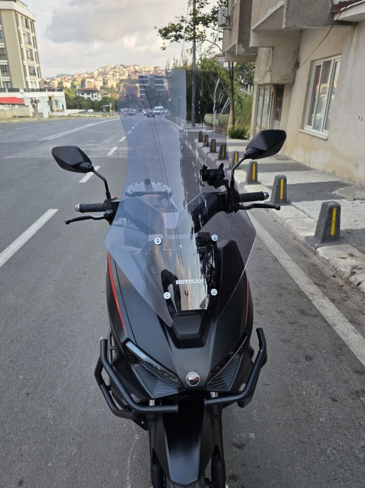 MOTOCAM RKS Lince 125 Ön Cam 2021-2026 Model 65cm Füme Renkli 4mm ORTA BOYLU