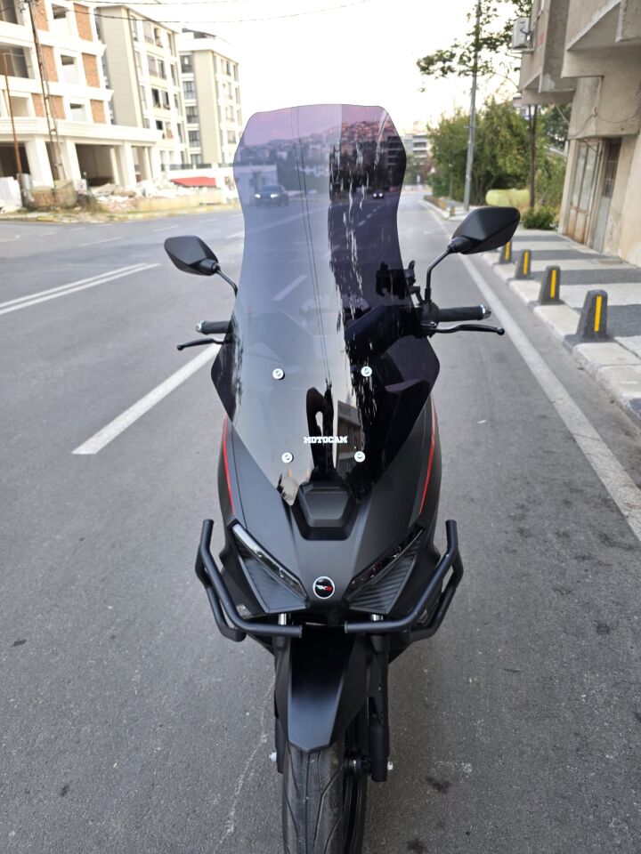 MOTOCAM RKS Lince 125 Ön Cam 2021-2026 Model 65cm Siyah Renkli 4mm ORTA BOYLU