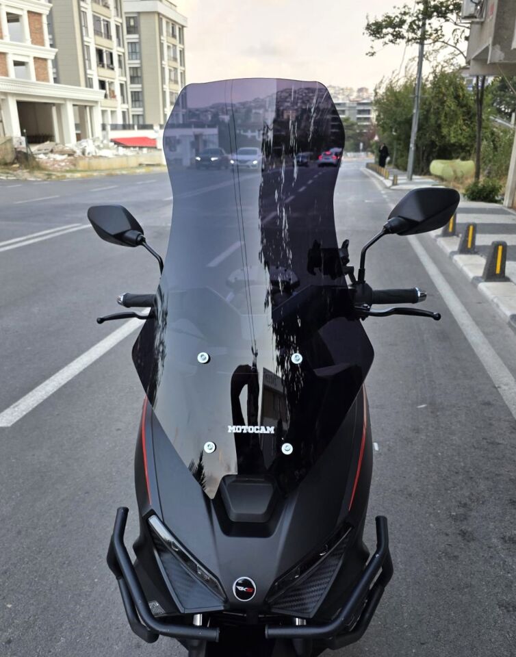 MOTOCAM RKS Lince 125 Ön Cam 2021-2026 Model 65cm Siyah Renkli 4mm ORTA BOYLU