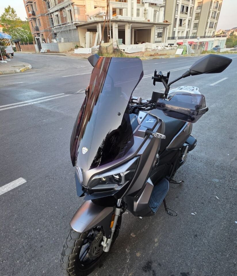 MOTOCAM QJ ATR 125 Ön Cam 2023-2026 Model 55cm Siyah Renkli 4mm KISA CAM