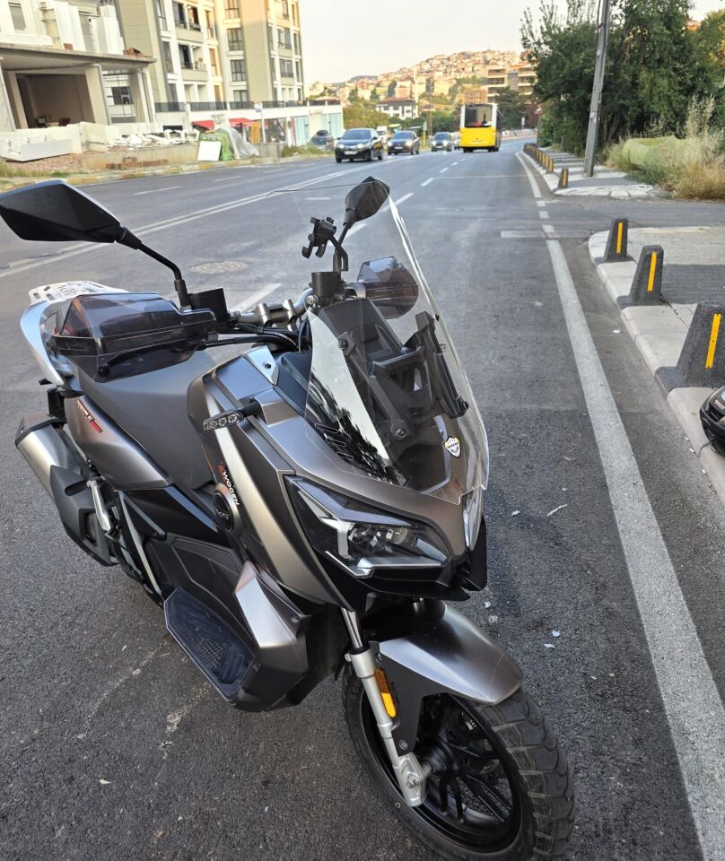 MOTOCAM QJ ATR 125 Ön Cam 2023-2026 Model 55cm Şeffaf Renkli 4mm KISA CAM