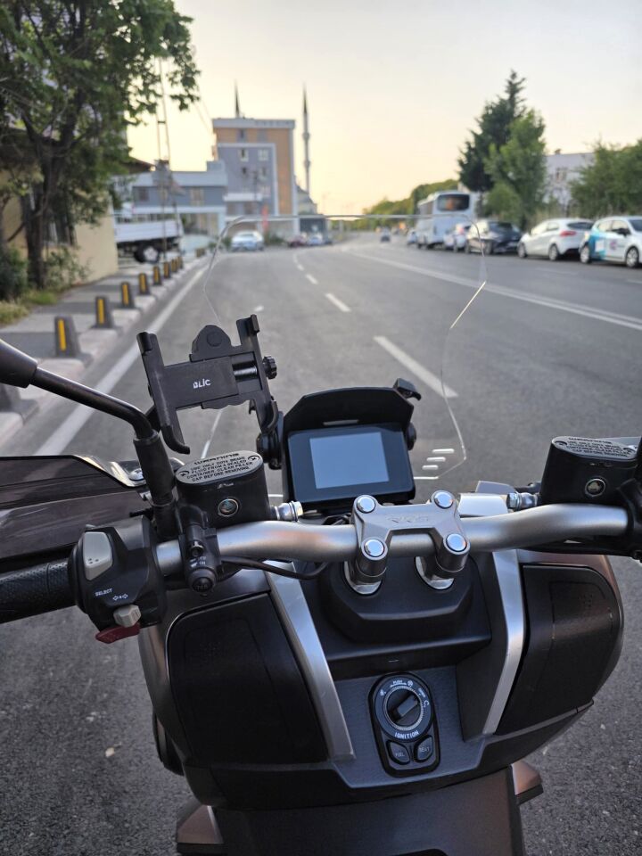 MOTOCAM QJ ATR 125 Ön Cam 2023-2026 Model 55cm Şeffaf Renkli 4mm KISA CAM