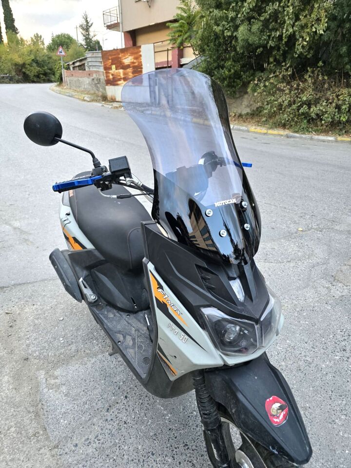 MOTOCAM Altai F1 Max Ön Cam 2021-2026 Model 57cm Füme Renkli 4mm