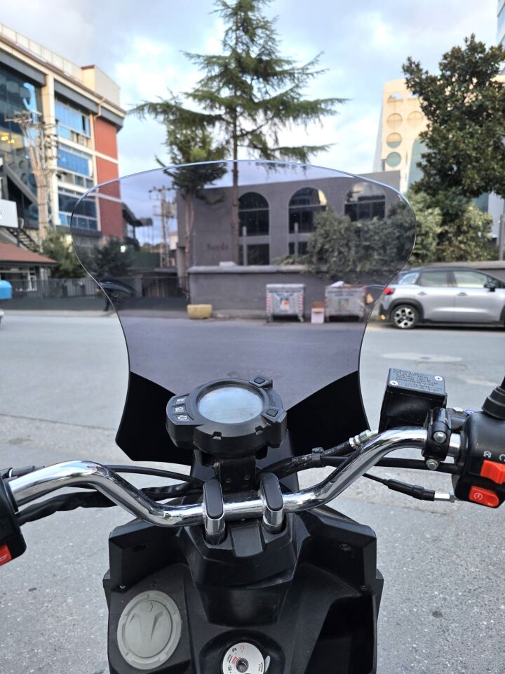 MOTOCAM Altai F1 Max Ön Cam 2021-2026 Model 57cm Füme Renkli 4mm
