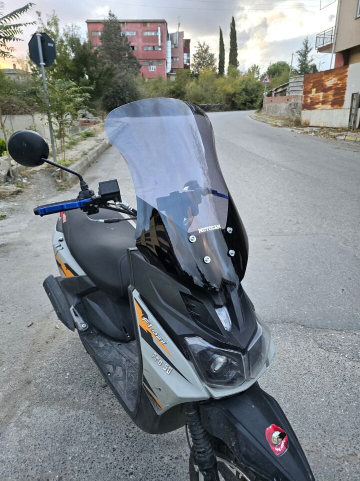 MOTOCAM Altai F1 Max Ön Cam 2021-2026 Model 57cm Füme Renkli 4mm