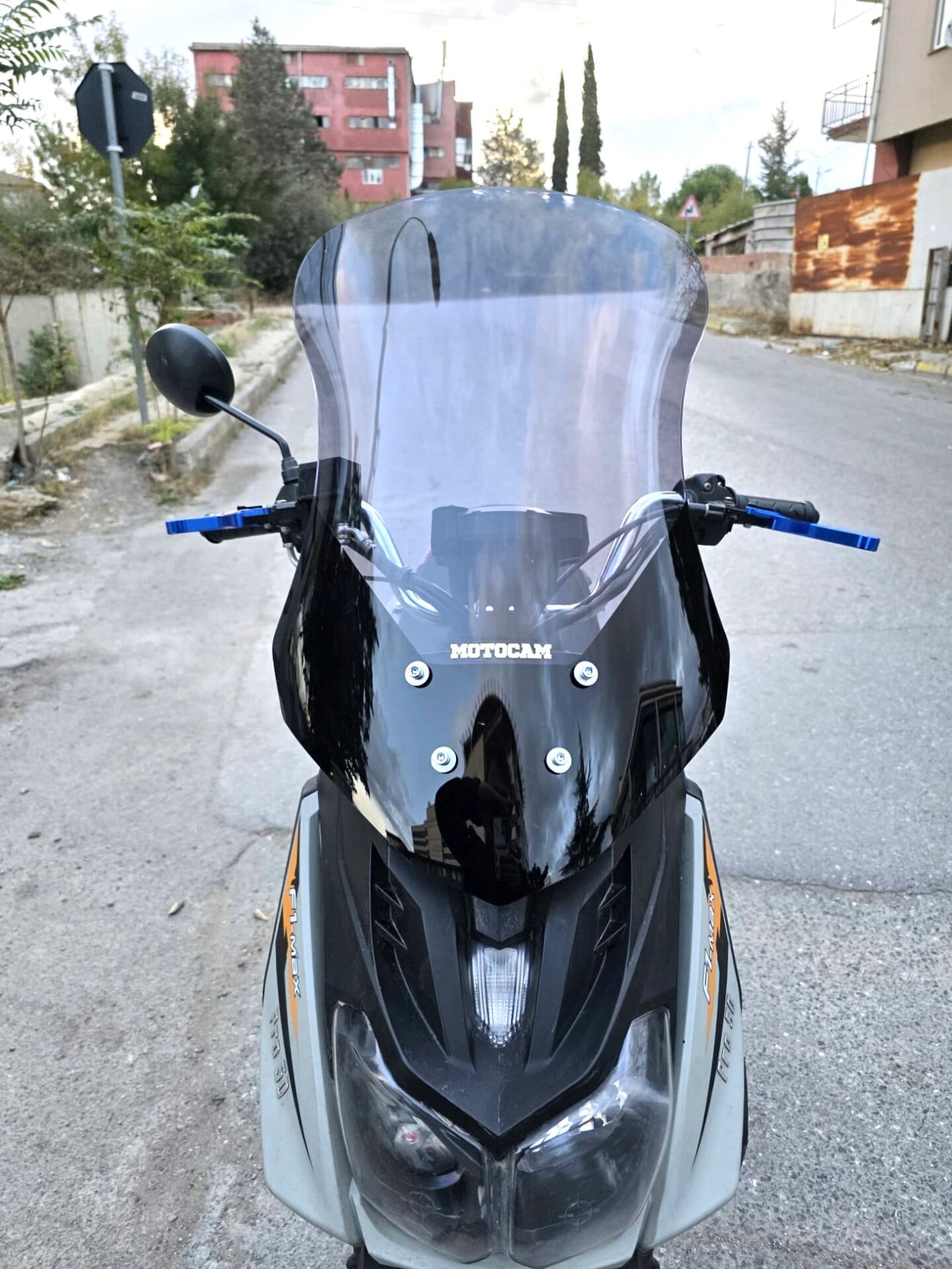 MOTOCAM Altai F1 Max Ön Cam 2021-2026 Model 57cm Füme Renkli 4mm