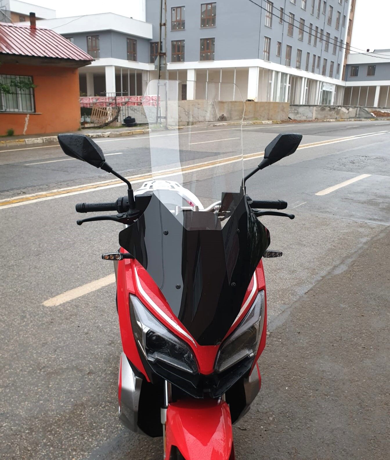 MOTOCAM QJ ATR 125 Ön Cam 2023-2026 Model 78cm Şeffaf Renkli 4mm UZUN