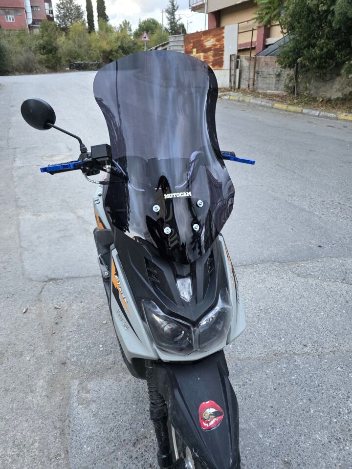 MOTOCAM Altai F1 Max Ön Cam 2021-2026 Model 57cm Siyah Renkli 4mm