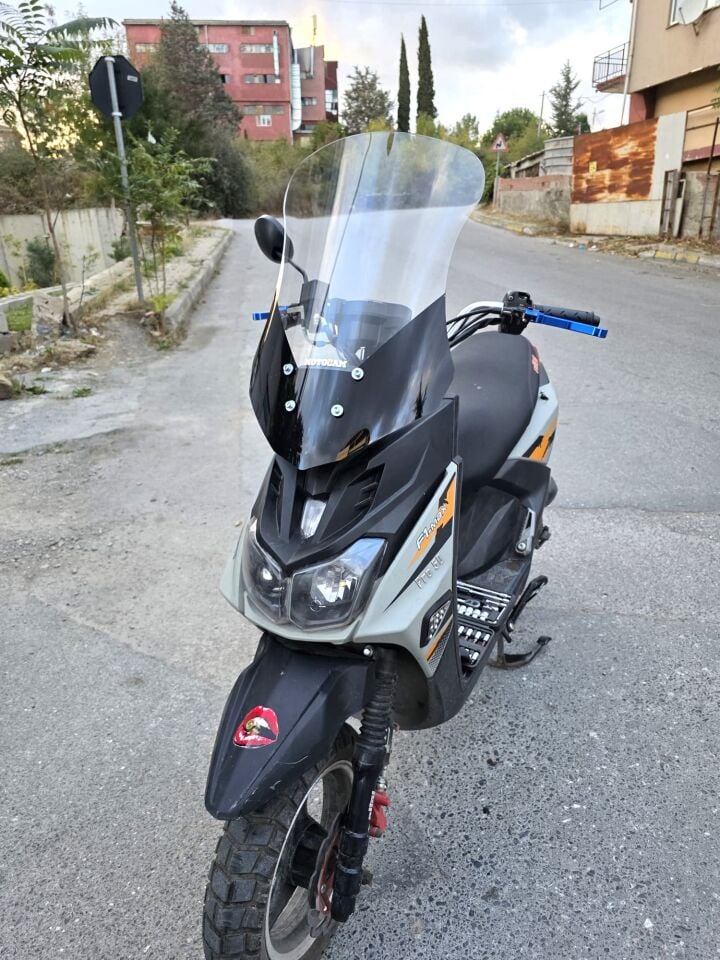MOTOCAM Altai F1 Max Ön Cam 2021-2026 Model 57cm Şeffaf Renkli 4mm