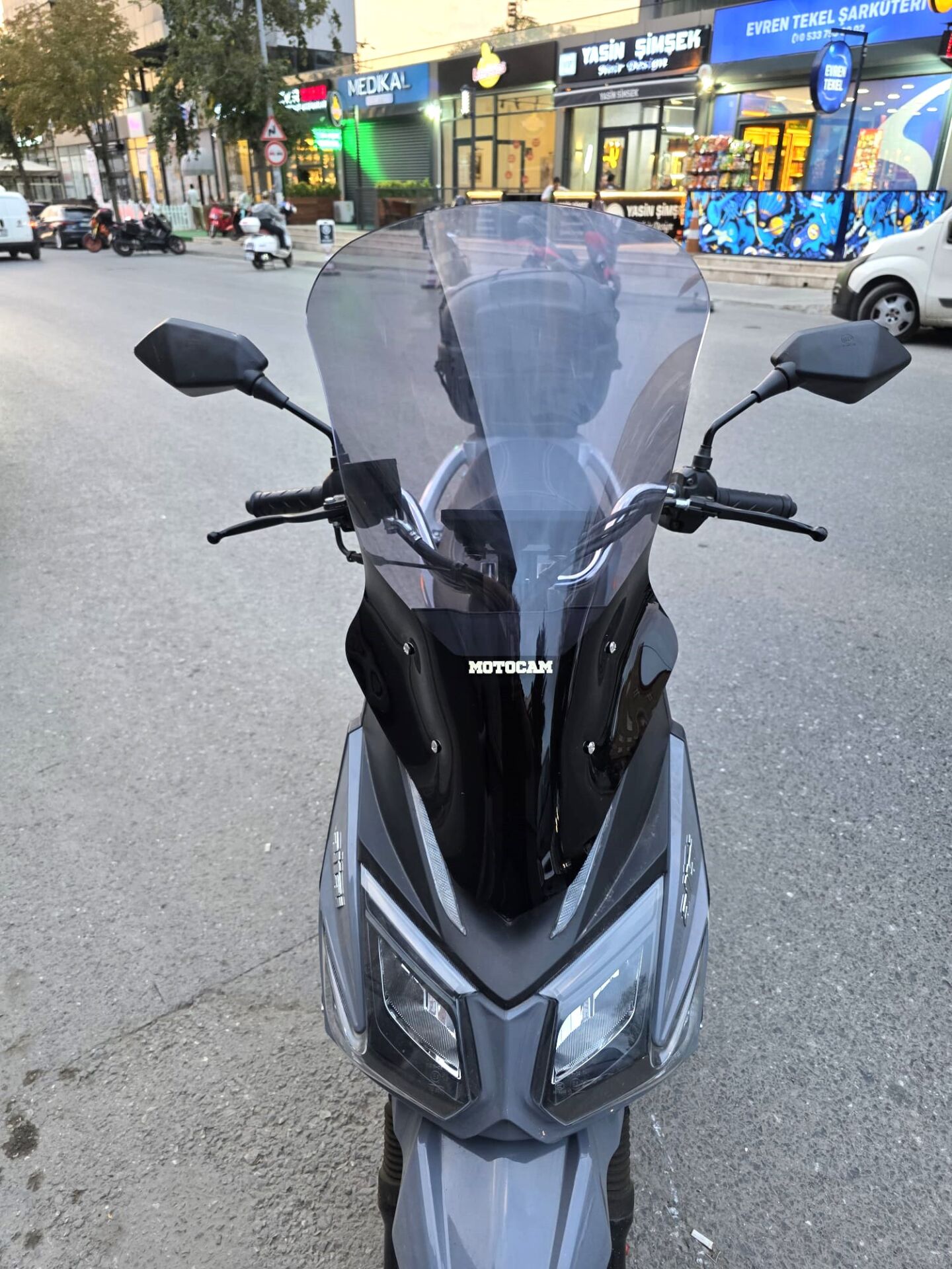 MOTOCAM Altai F2 Max Ön Cam 2024-2026 Model 63cm Füme Renkli 4mm