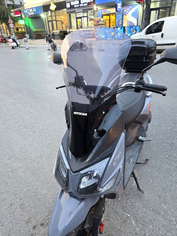 MOTOCAM Altai F2 Max Ön Cam 2024-2026 Model 63cm Füme Renkli 4mm
