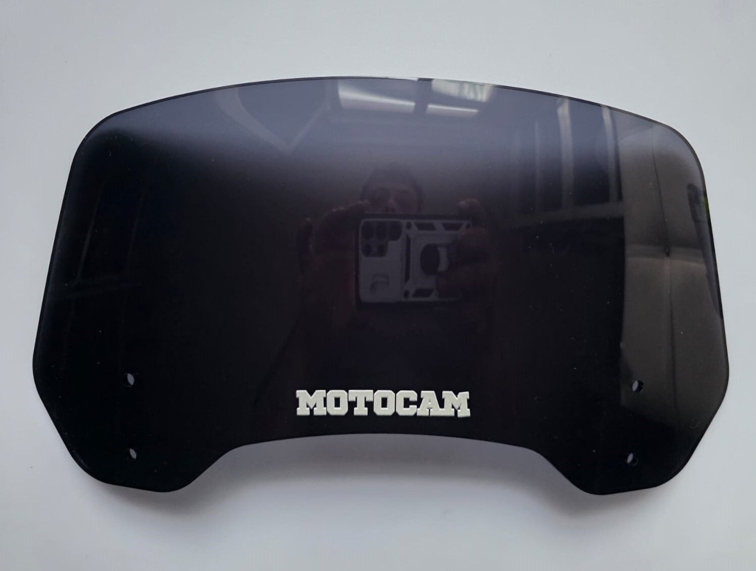 MOTOCAM Rüzgar Saptırıcı Deflektör Camı 2 Delikli 3.5cm 35x15cm Siyah Renkli   (APARATSIZDIR)