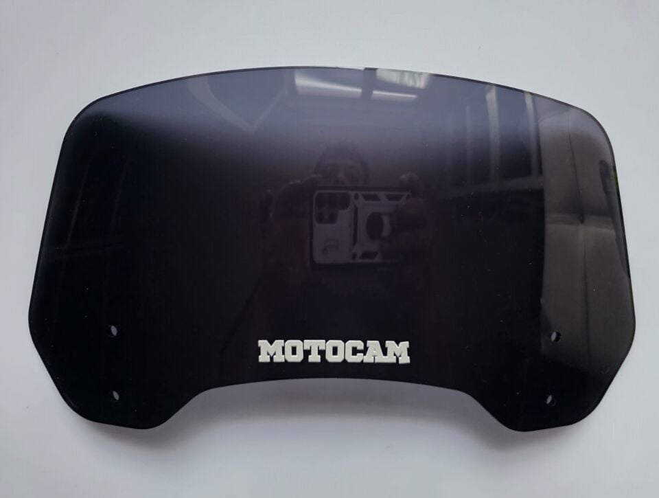 MOTOCAM Rüzgar Saptırıcı Deflektör Camı 2 Delikli 3.5cm 35x15cm Siyah Renkli   (APARATSIZDIR)