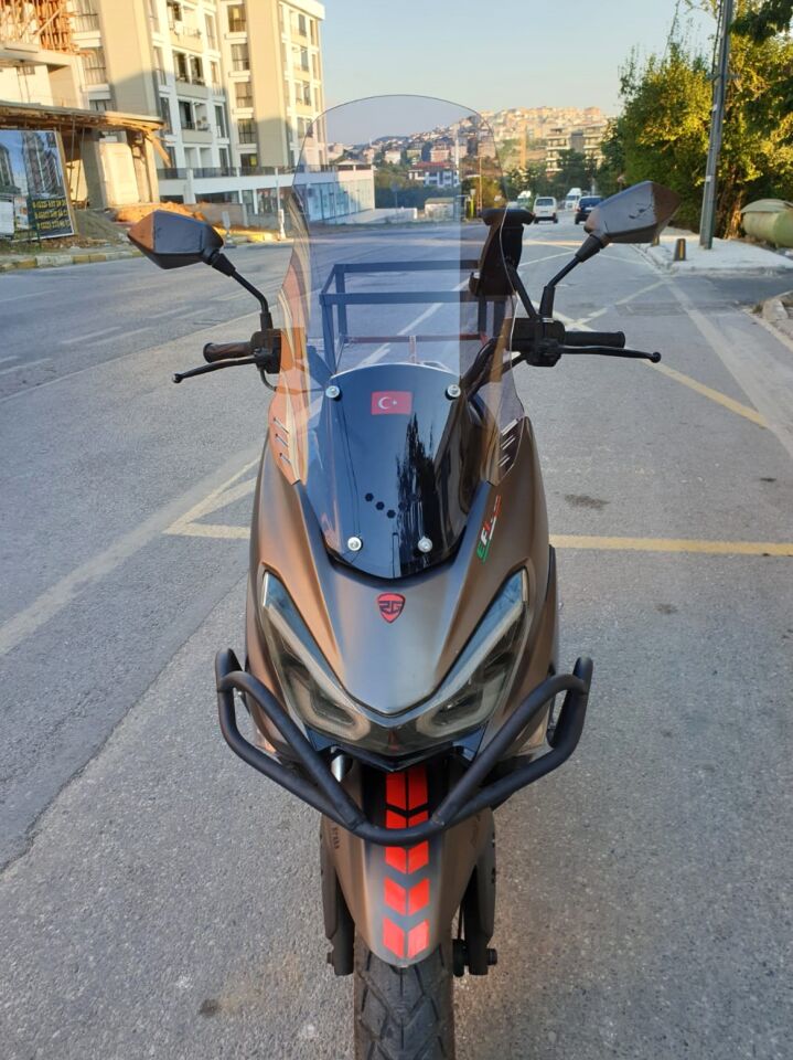 MOTOCAM RKS Newlight 125 Ön Cam 2021-2022 Model 65cm Füme Renkli 4mm PRO MODELE UYMAZ