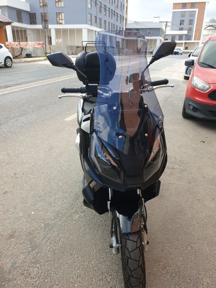 MOTOCAM Kanuni Seha 150 Ön Cam 2022-2026 Model 75cm Füme Renkli 4mm UZUN