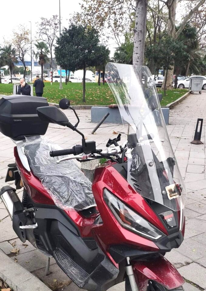MOTOCAM Kanuni Seha 150 Ön Cam 2022-2026 Model 75cm Şeffaf Renkli 4mm UZUN