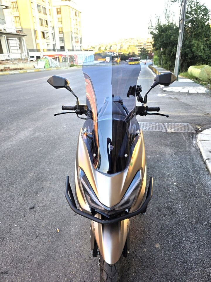 MOTOCAM RKS Newlight PRO Ön Cam 2023-2026 Model 68cm Füme Renkli 4mm ORTA BOYLU