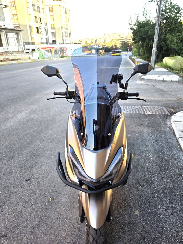 MOTOCAM RKS Newlight PRO Ön Cam 2023-2026 Model 68cm Füme Renkli 4mm ORTA BOYLU