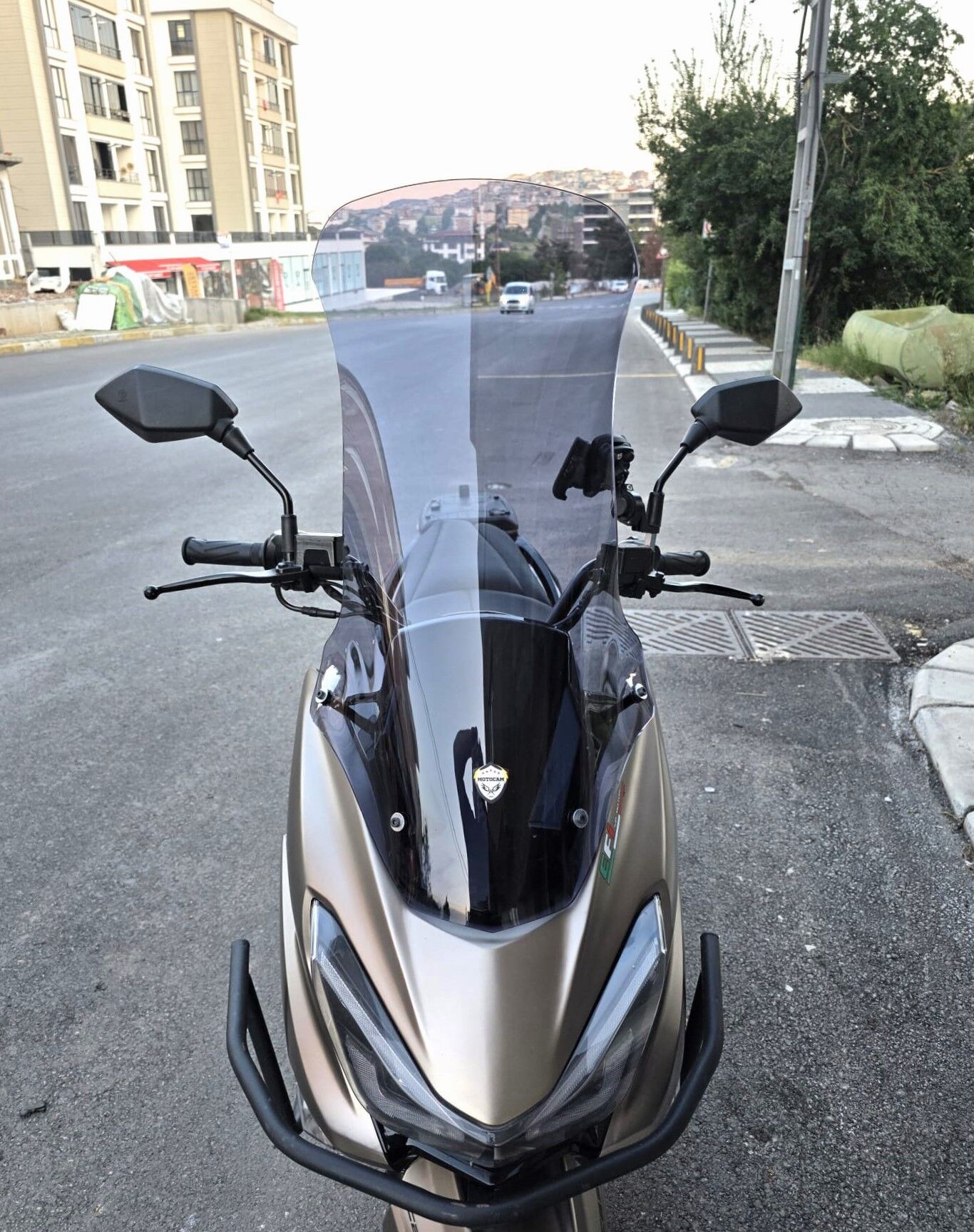 MOTOCAM RKS Newlight PRO Ön Cam 2023-2026 Model 75cm Füme Renkli 4mm UZUN BOYLU