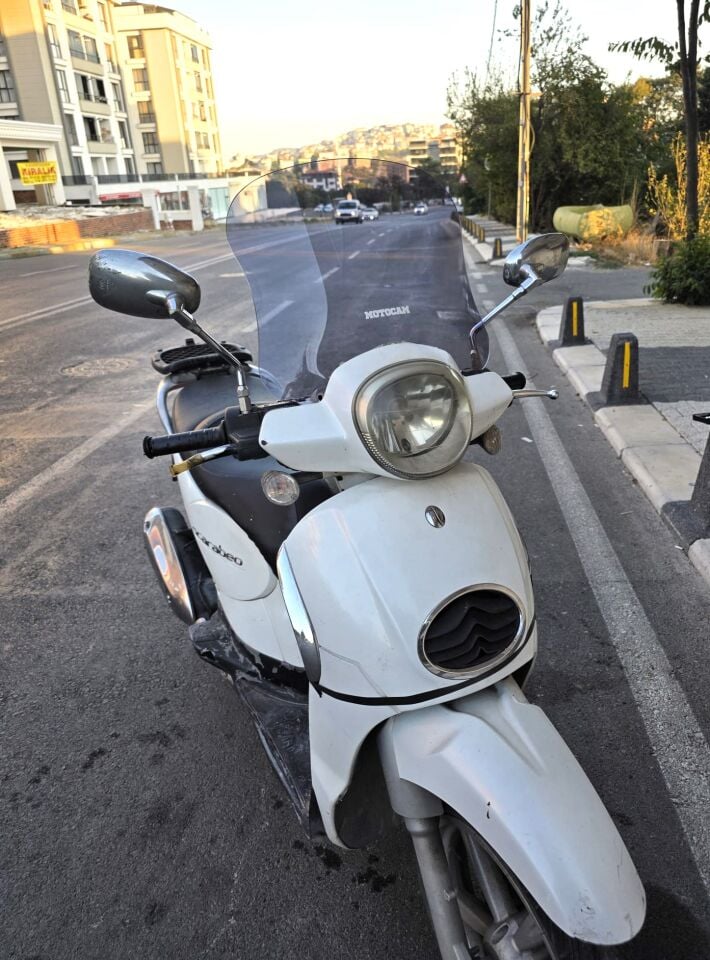 MOTOCAM Aprilia Scarabeo 200 İe Ön Cam 35cm 2008-2015 Model Füme Renkli 4mm