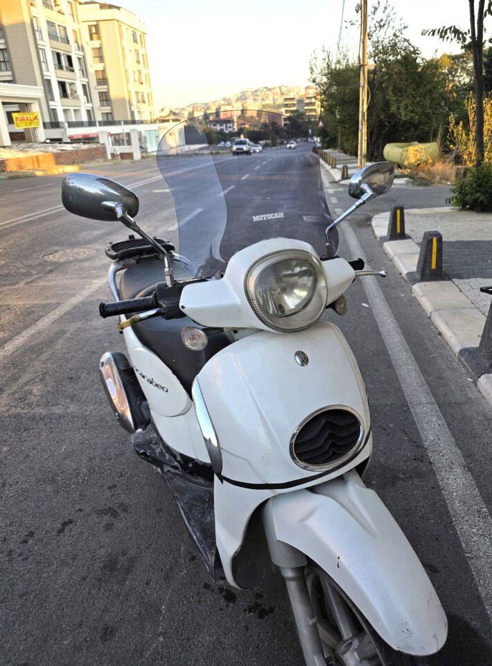 MOTOCAM Aprilia Scarabeo 200 İe Ön Cam 35cm 2008-2015 Model Füme Renkli 4mm