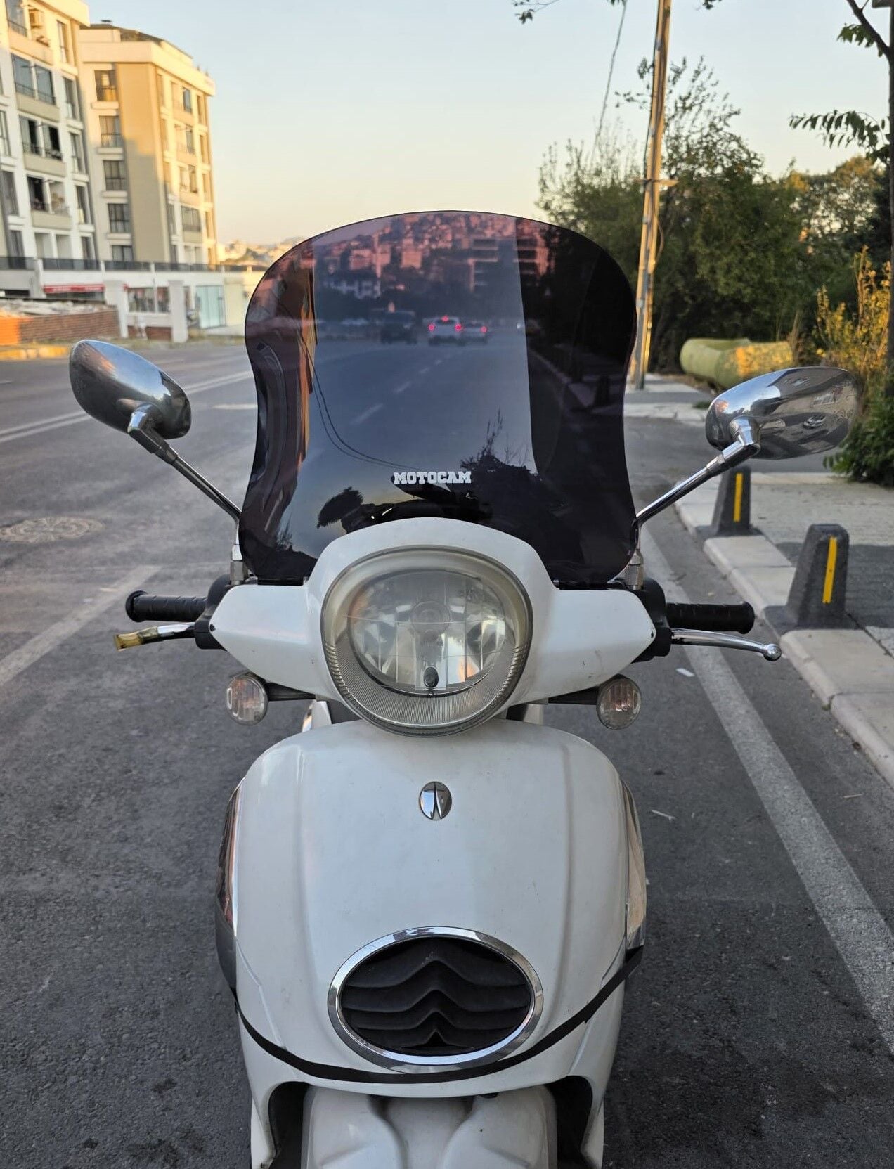 MOTOCAM Aprilia Scarabeo 200 İe Ön Cam 35cm 2008-2015 Model Siyah Renkli 4mm