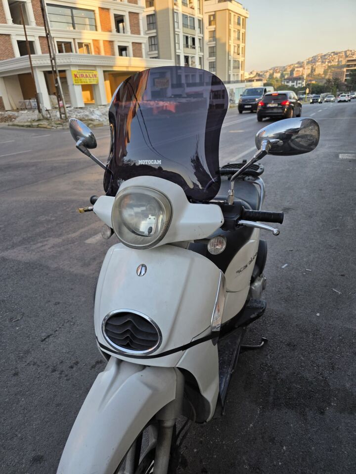 MOTOCAM Aprilia Scarabeo 200 İe Ön Cam 35cm 2008-2015 Model Siyah Renkli 4mm