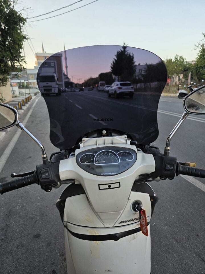 MOTOCAM Aprilia Scarabeo 200 İe Ön Cam 35cm 2008-2015 Model Siyah Renkli 4mm