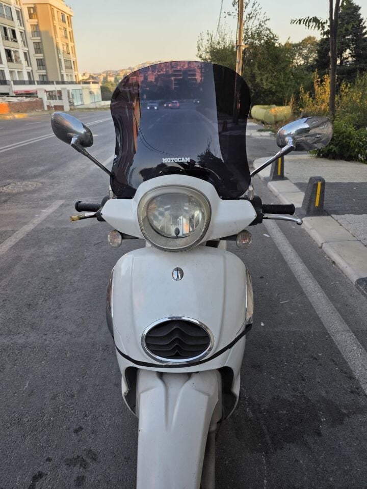 MOTOCAM Aprilia Scarabeo 200 İe Ön Cam 35cm 2008-2015 Model Siyah Renkli 4mm