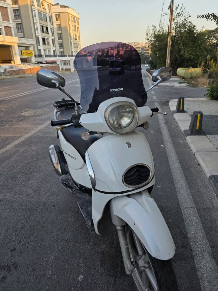 MOTOCAM Aprilia Scarabeo 200 İe Ön Cam 35cm 2008-2015 Model Siyah Renkli 4mm