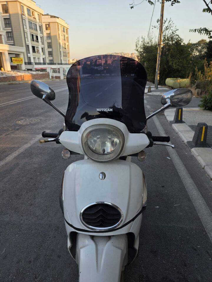 MOTOCAM Aprilia Scarabeo 200 İe Ön Cam 35cm 2008-2015 Model Siyah Renkli 4mm