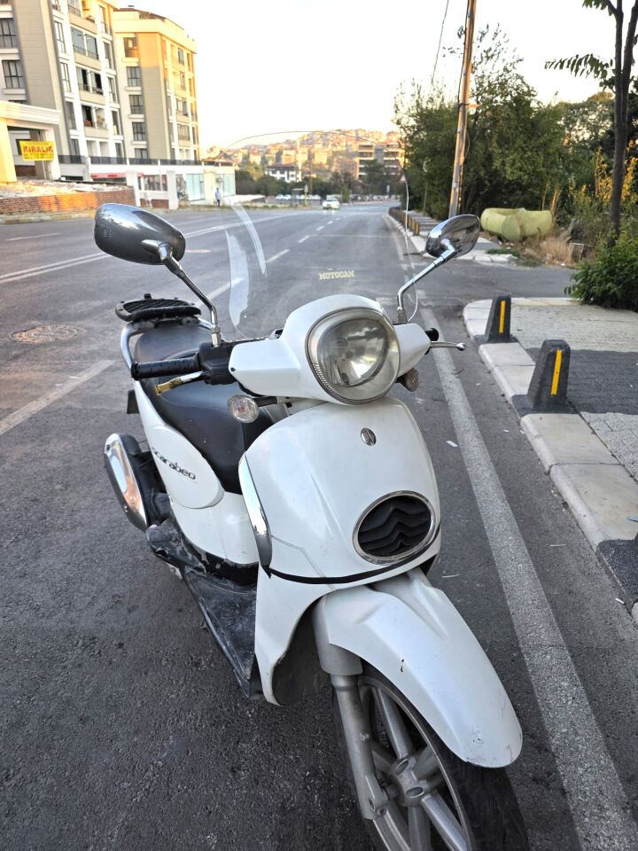 MOTOCAM Aprilia Scarabeo 200 İe Ön Cam 35cm 2008-2015 Model Şeffaf Renkli 4mm