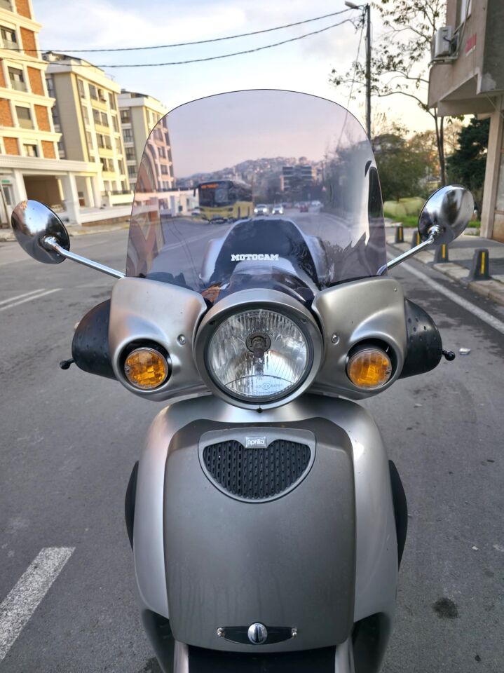 MOTOCAM Aprilia Scarabeo 200 Ön Cam 45cm 2002-2007 Model Füme Renkli 4mm