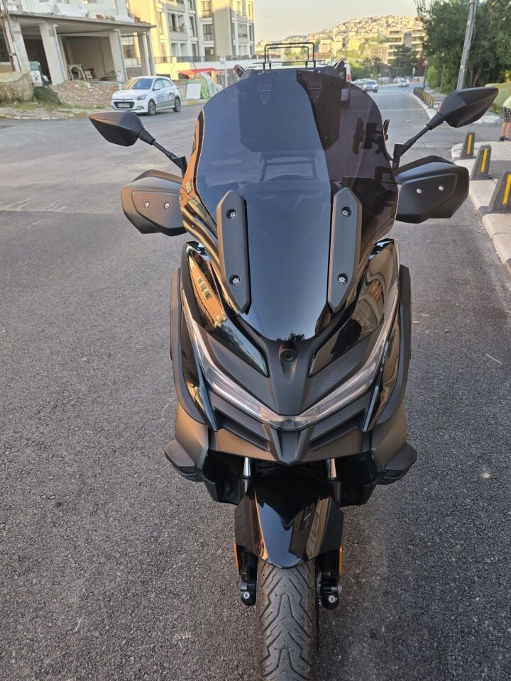 Voge Sr4 Maxi Ön Cam 2022-2025 Model